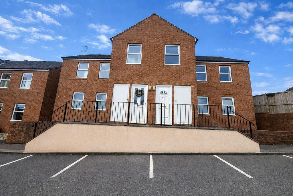 2 bed flat to rentLocomotive Court, Prudhoe NE42
