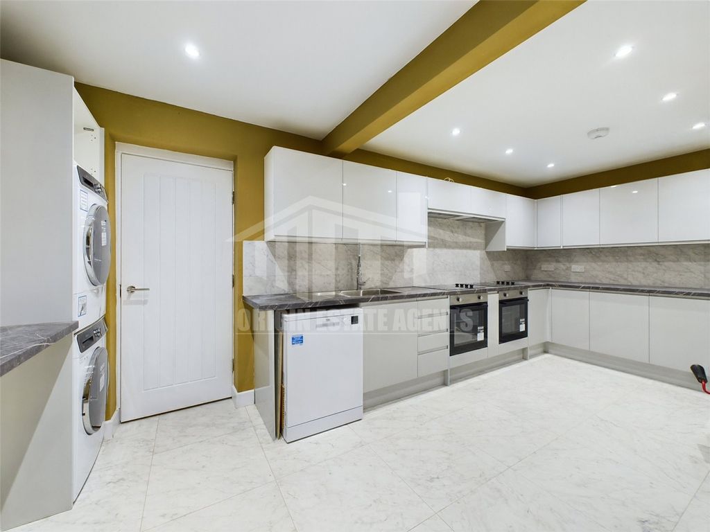 Additional image 3 of 8 bed detached house to rentBoughton Green Road, Northampton NN2