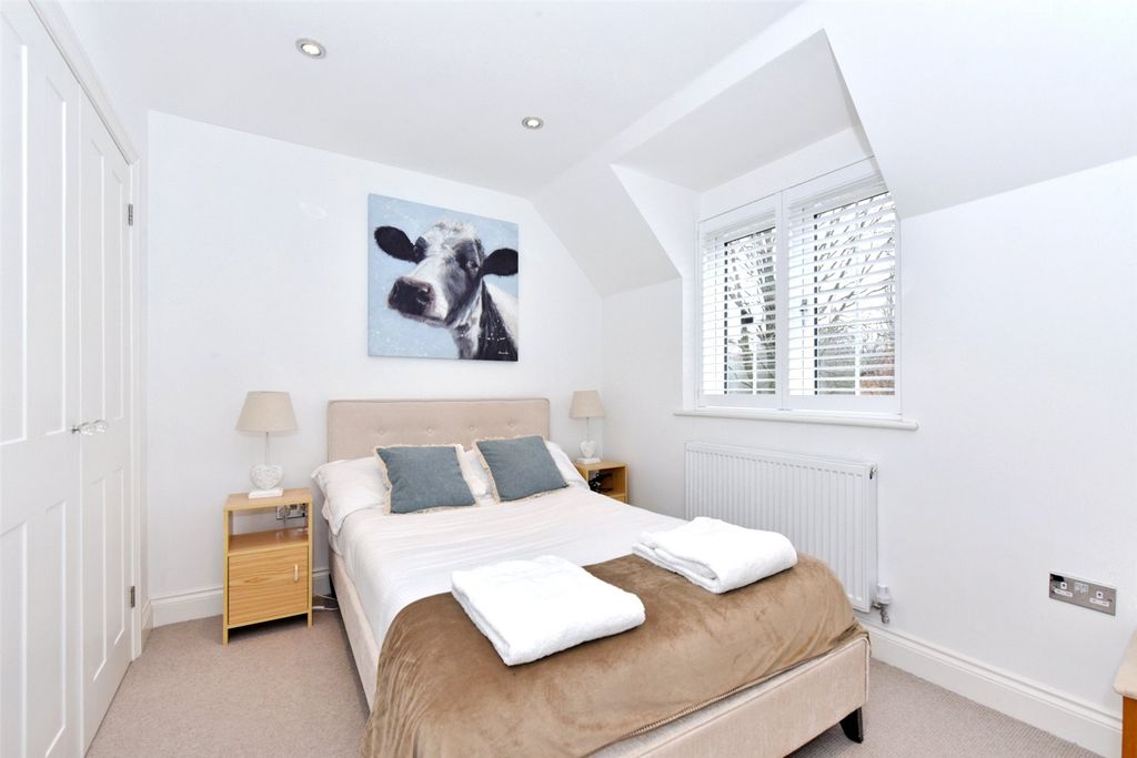 Additional image 15 of 4 bed detached house to rentBinfield Heath, Henley-On-Thames, Oxfordshire RG9