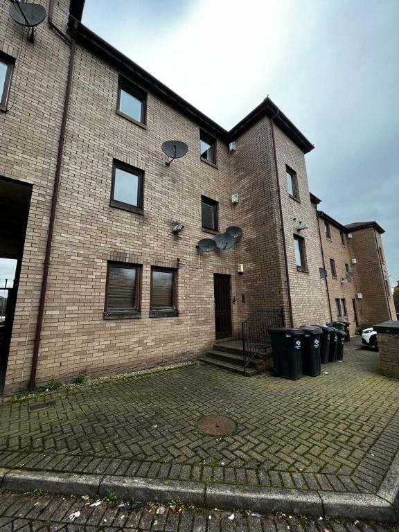 2 bed flat to rentGeorge Street, Johnstone, Renfrewshire PA5