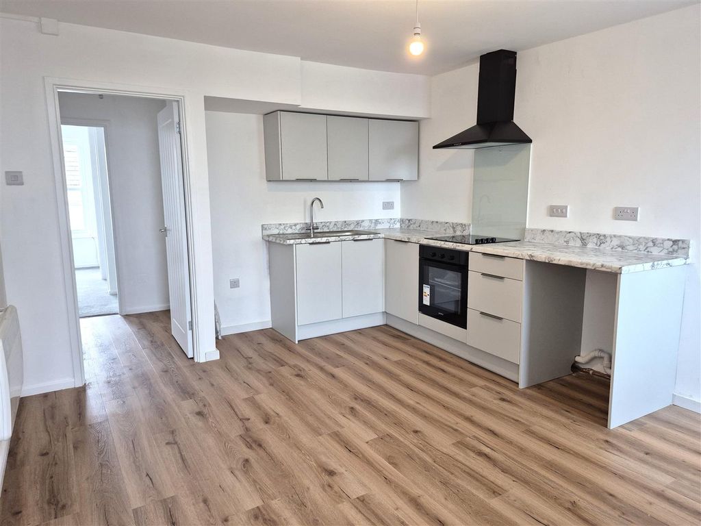 Additional image 3 of 1 bed flat to rentCrackwell St, Tenby SA70