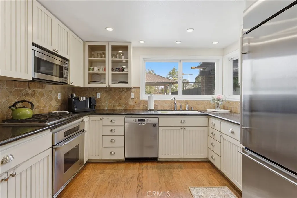 Additional image 53 of 22963 Collins Street, Woodland Hills, CA 91367
