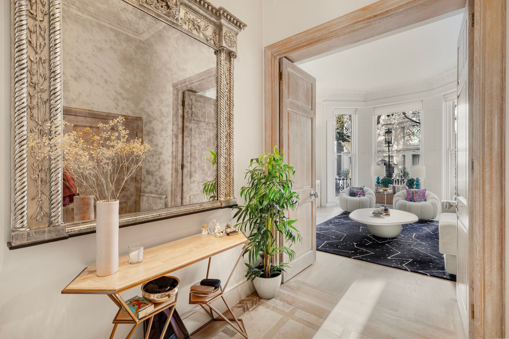 Additional image 2 of 3 bed flat to rentHolland Park, London W11