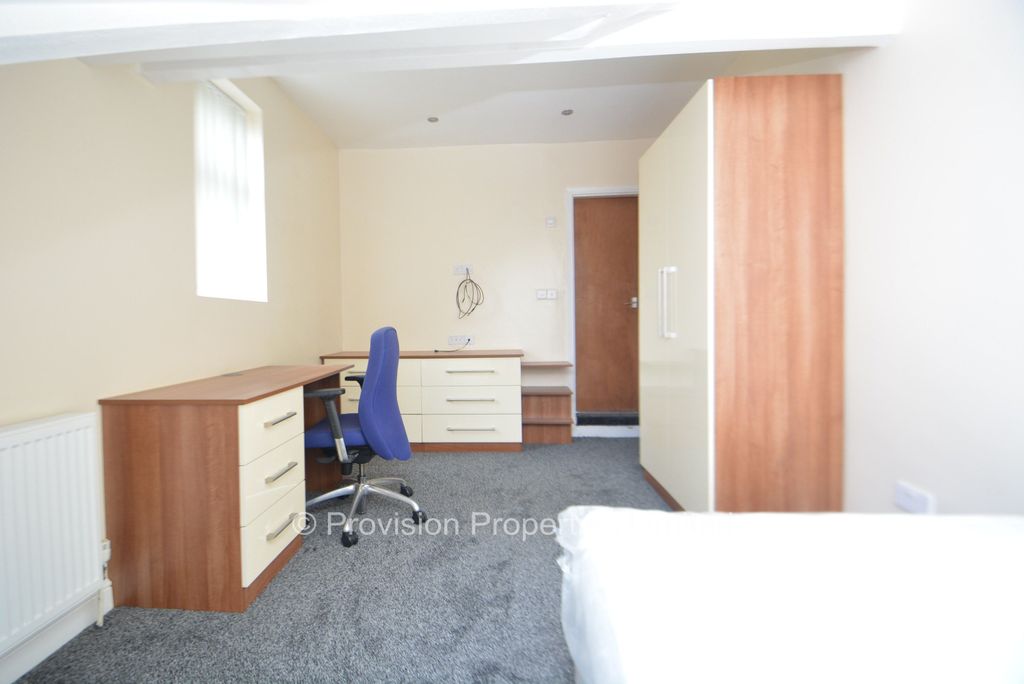 Additional image 14 of 8 bed semi-detached house to rentSt Michaels Villas, Headingley, Leeds LS6