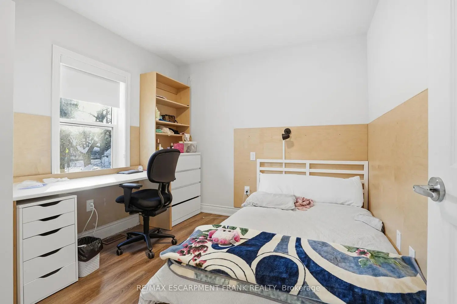 Additional image 15 of 50 Broadway Avenue