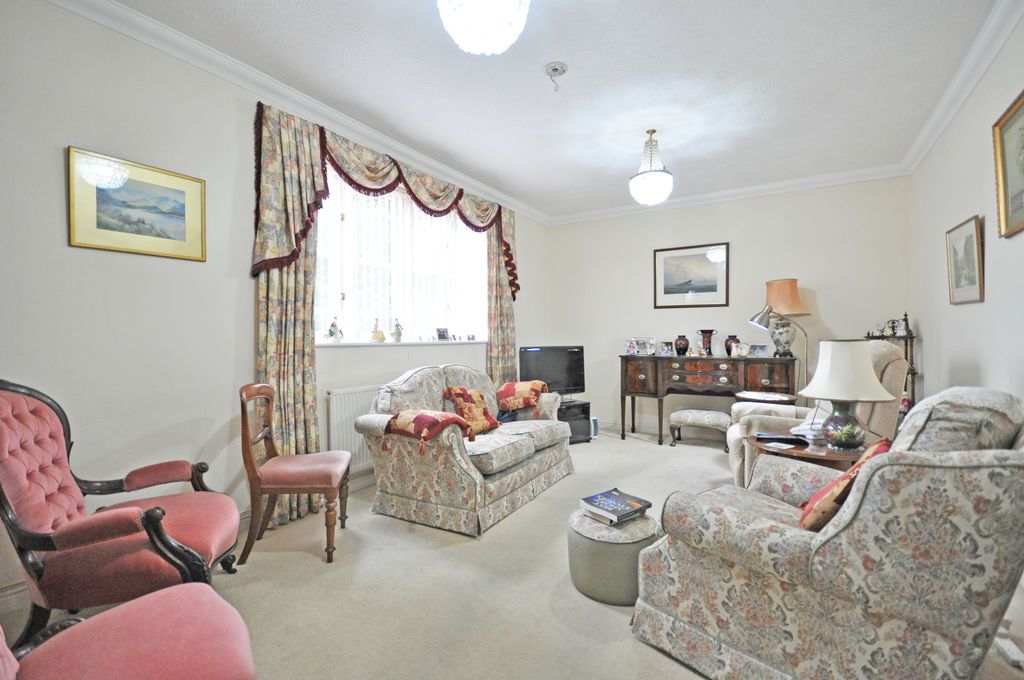 Additional image 2 of 2 bed flat to rentGround Floor, Gold Tops, Newport NP20