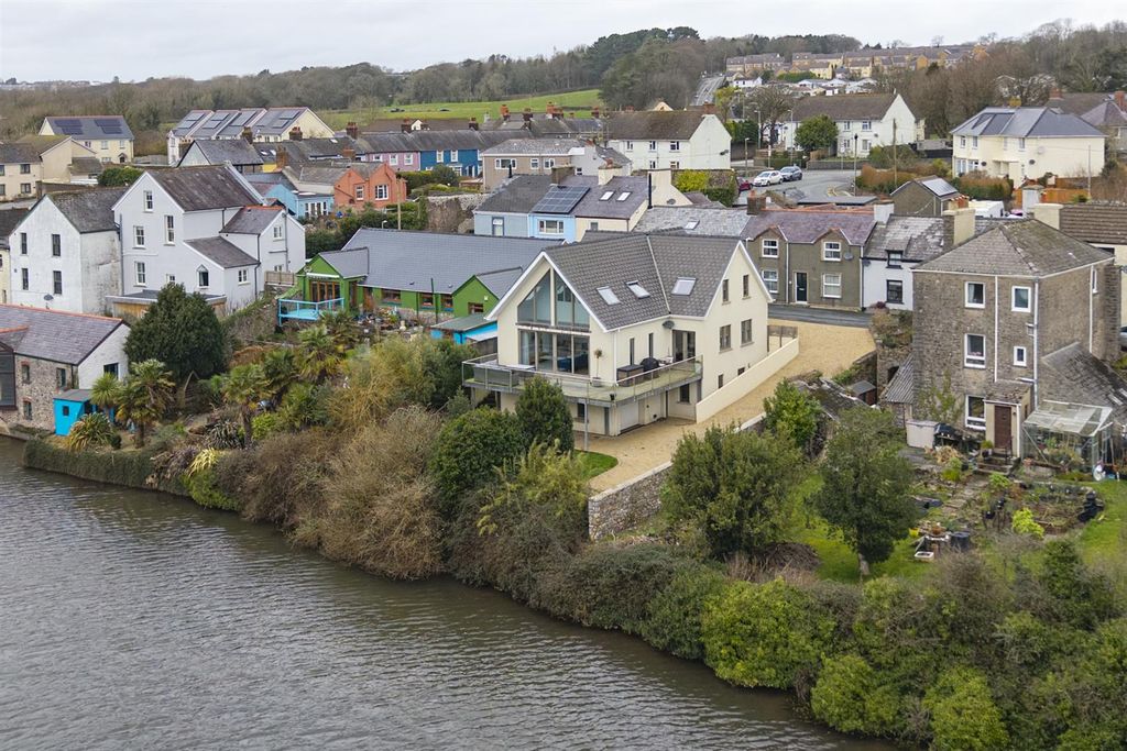 Additional image 24 of 4 bed property to rentParadise Row, Pembroke SA71