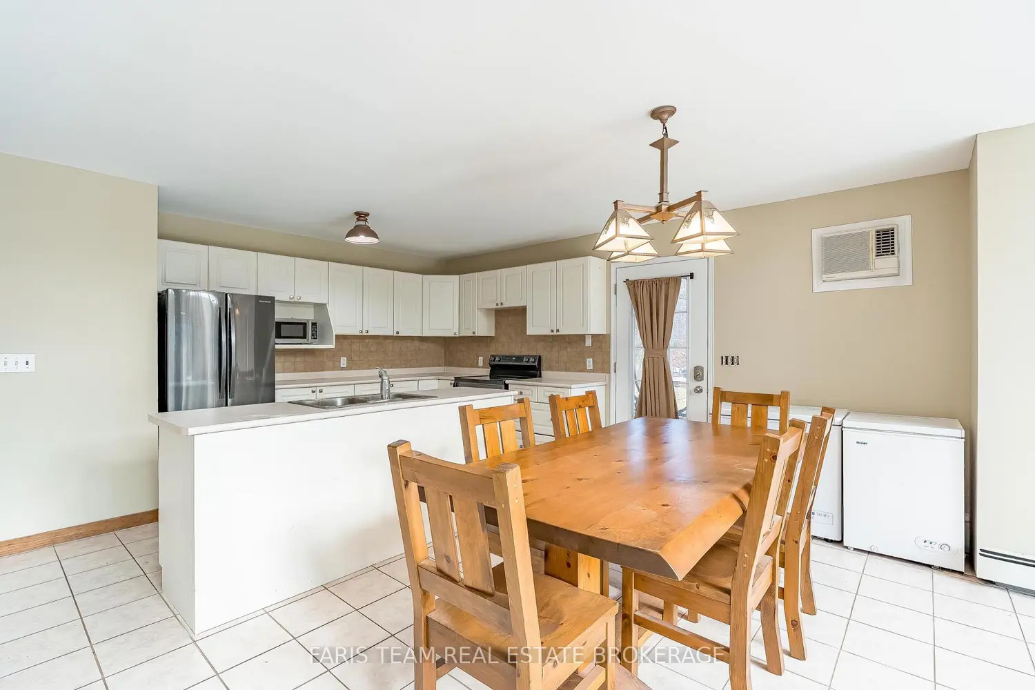 Additional image 2 of 7516 Island Crescent