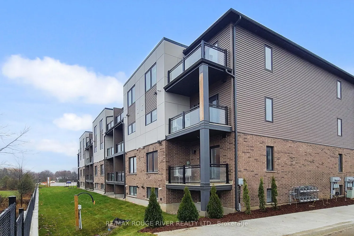 Additional image 8 of 940 St David Street 95