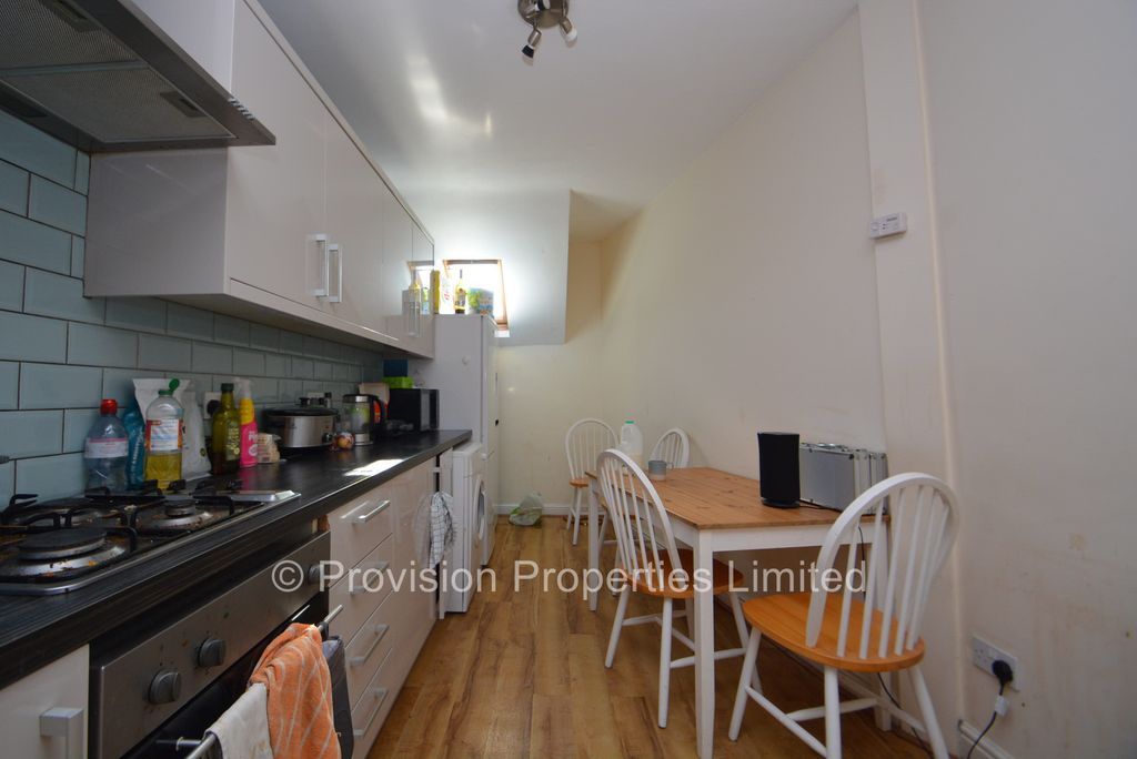 Additional image 18 of 12 bed end terrace house to rentGrosvenor Road, Hyde Park, Leeds LS6