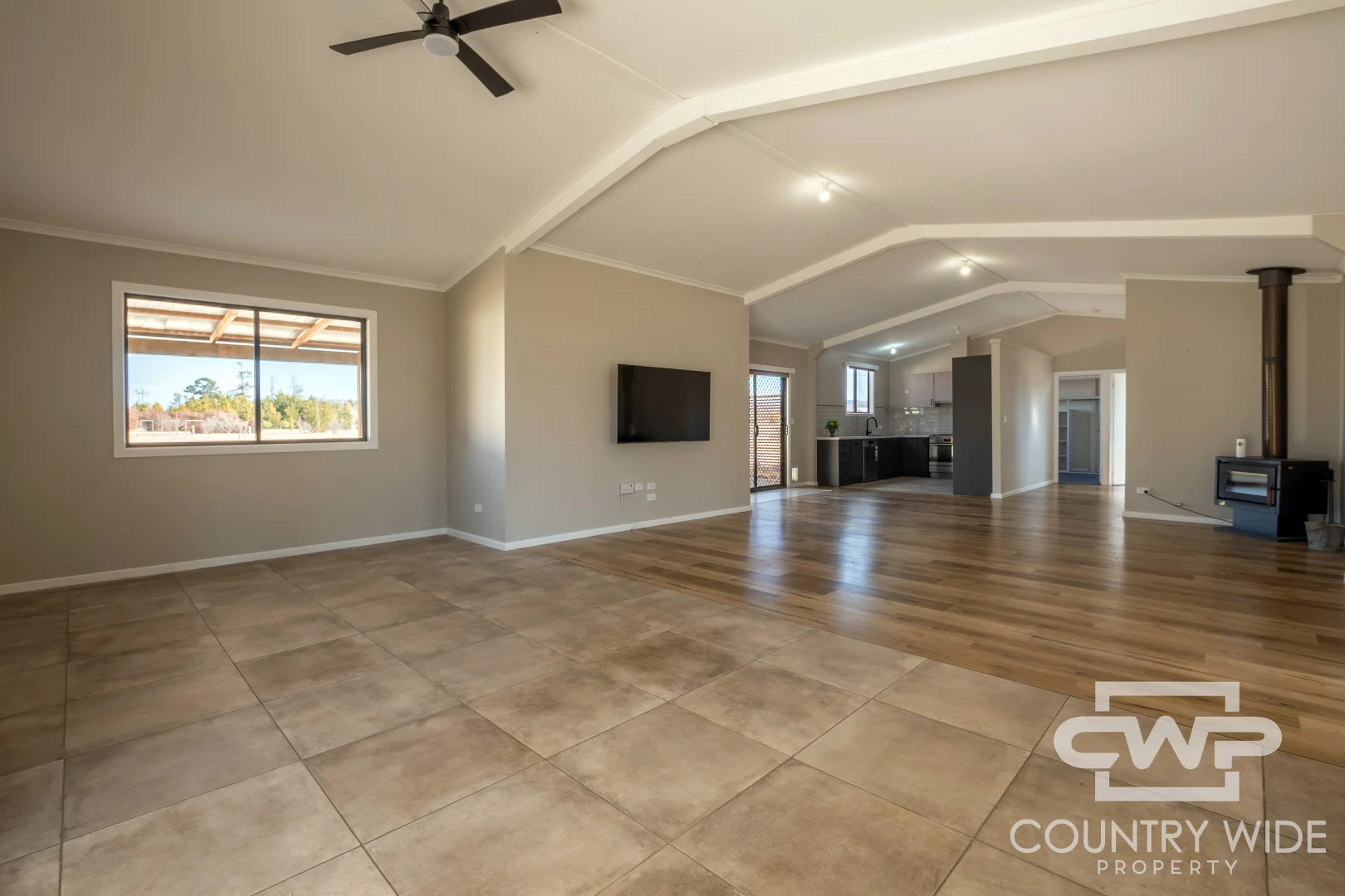 Additional image 3 of 10 Surrey Park Court, Glen Innes NSW 2370