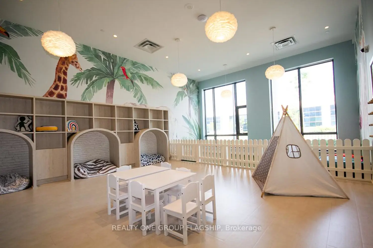 Additional image 19 of 38 Honeycrisp Crescent 308E