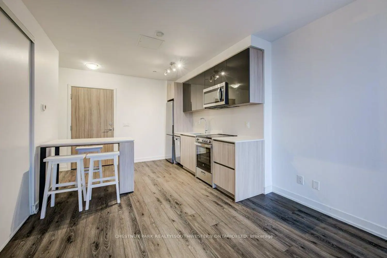 Additional image 4 of 3100 Keele Street 612