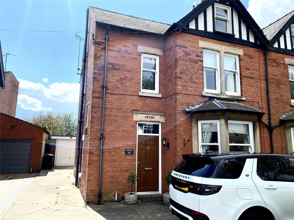 4 bed semi-detached house to rentBarrowby Road, Grantham, Lincolnshire NG31