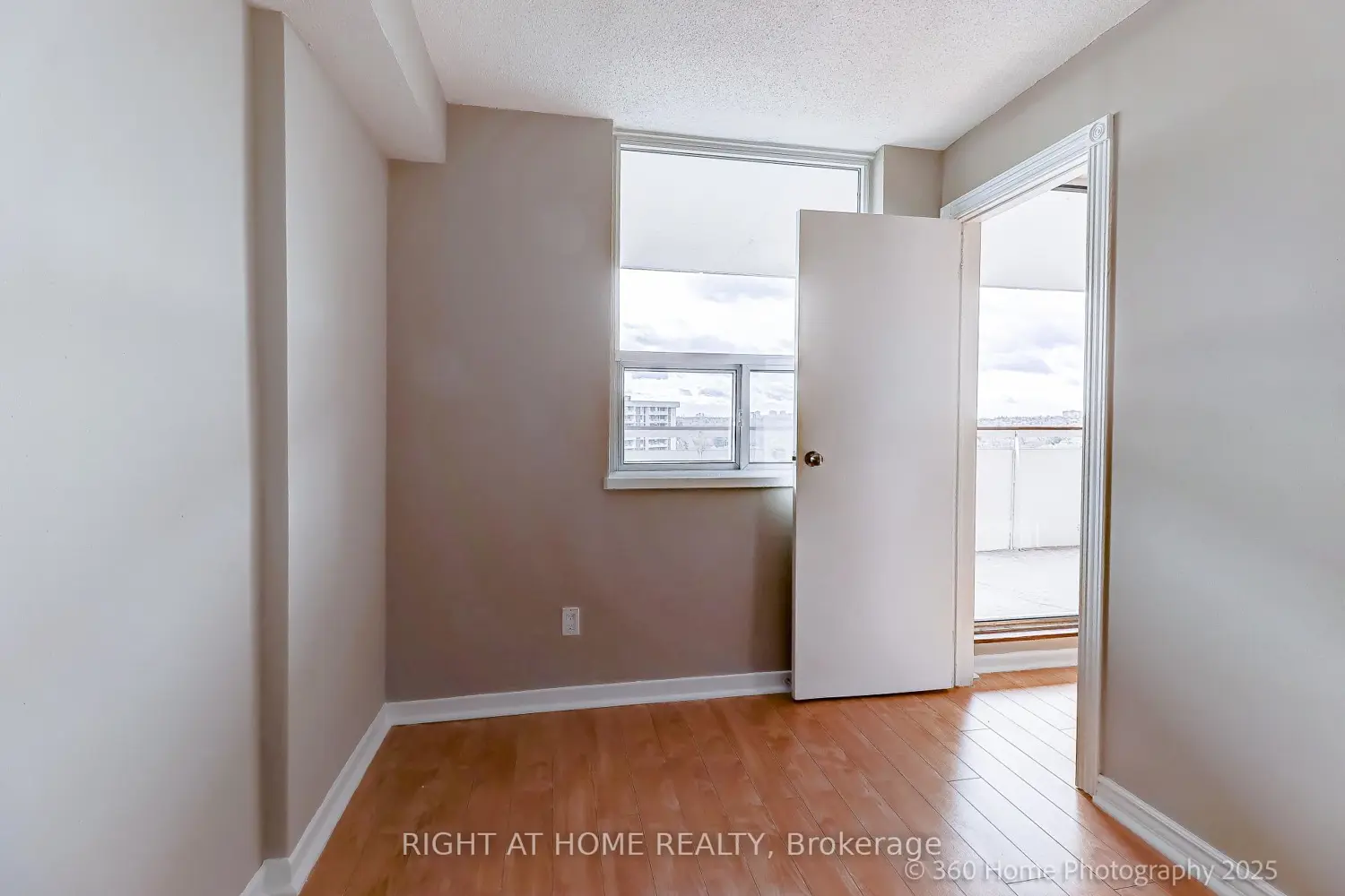 Additional image 16 of 1 Royal Orchard Boulevard 1107