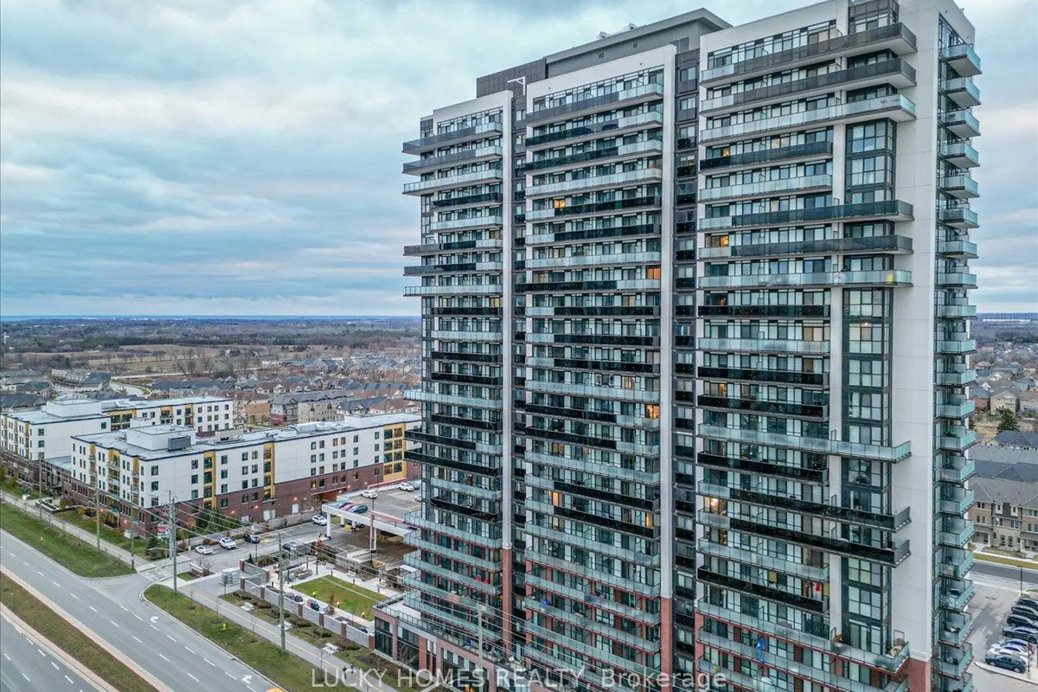 Additional image 20 of 2550 Simcoe Street 317