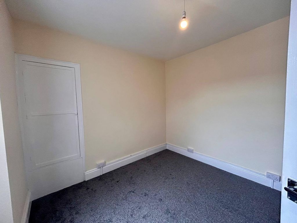 Additional image 6 of 4 bed terraced house to rentTydraw Street, Port Talbot SA13