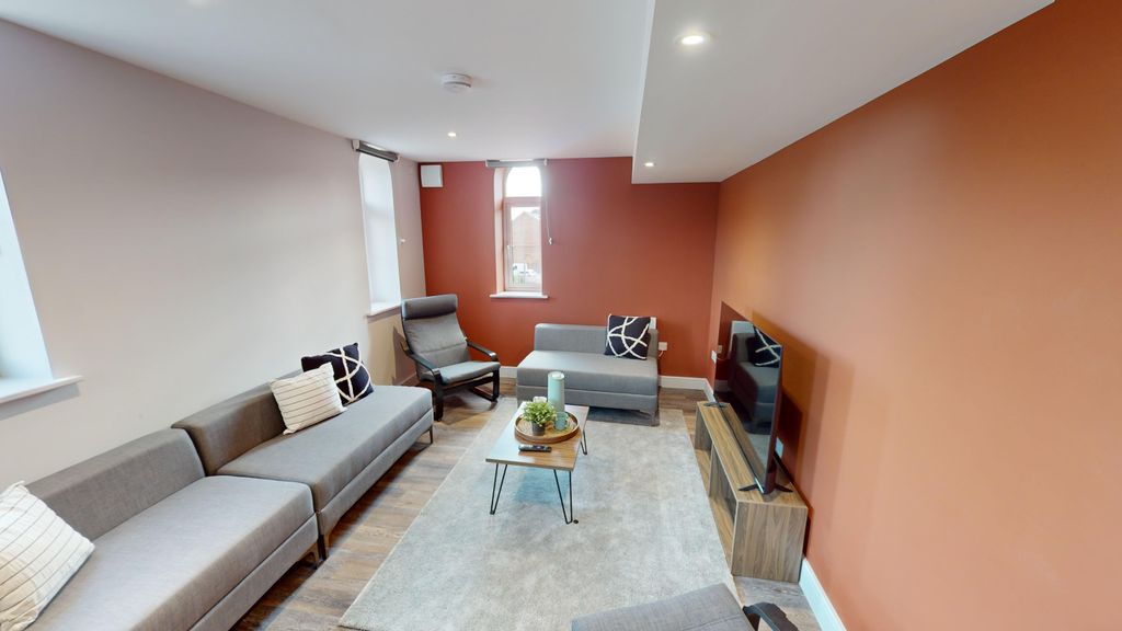 8 bed flat to rentFlat 12, Commercial Point, Wollaton Road, Beeston, Nottingham. NG9
