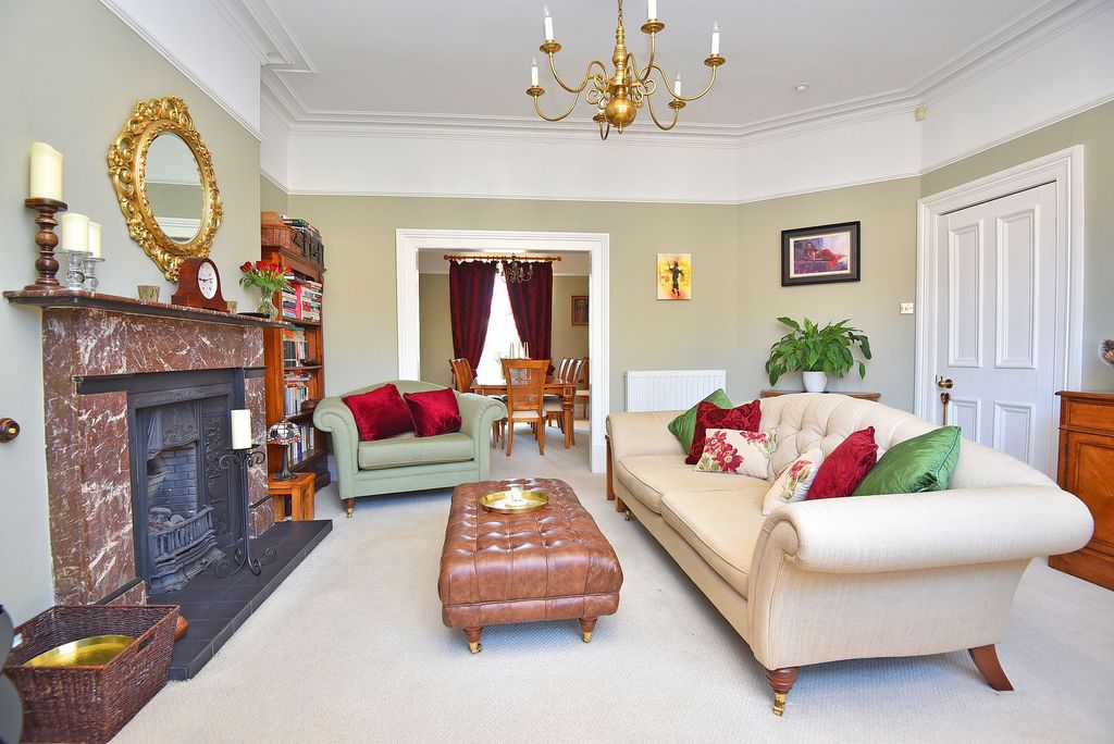 Additional image 3 of 5 bed property to rentWest End Avenue, Harrogate HG2