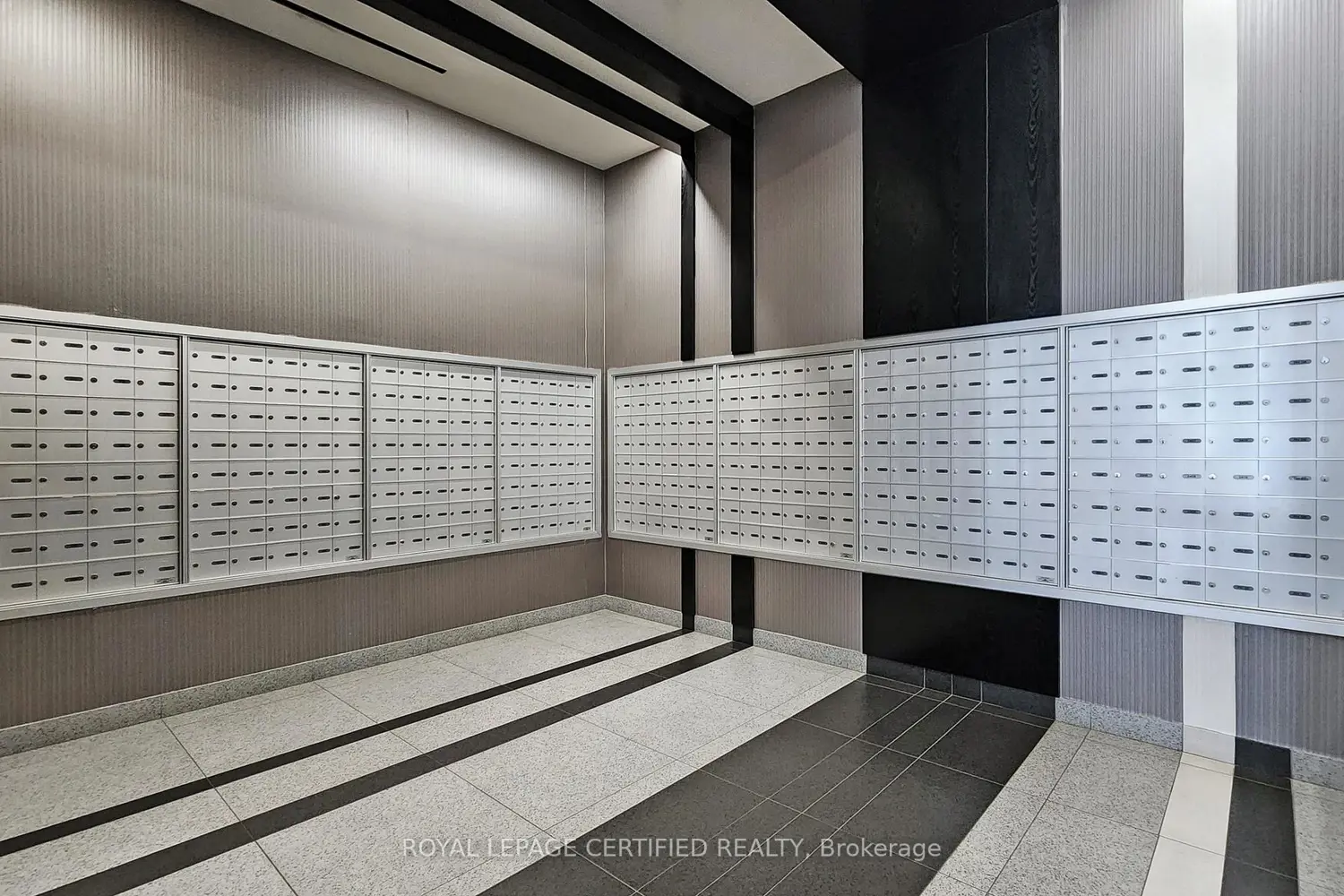 Additional image 20 of 51 East Liberty Street 2003