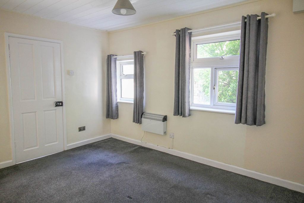 1 bed flat to rentLocking Road, Weston-Super-Mare BS23 photo 4