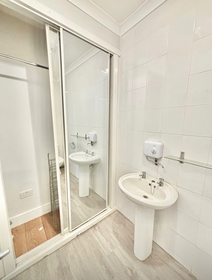 Additional image 6 of 1 Bed Flat, Oakfield Avenue, G12, N1 7GU