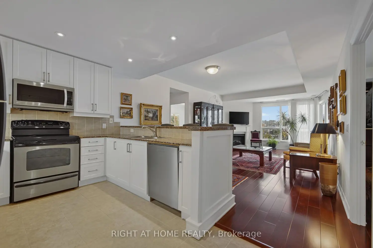 Additional image 6 of 6 Toronto Street 409