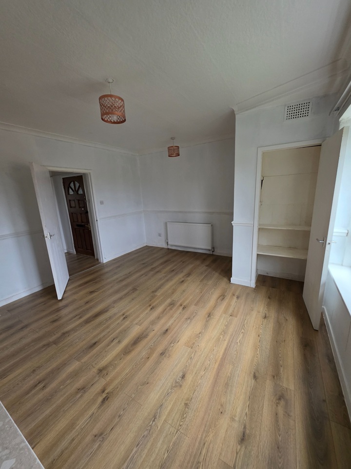 2 Bed Flat, Gantock Crescent, G33, N1 7GU