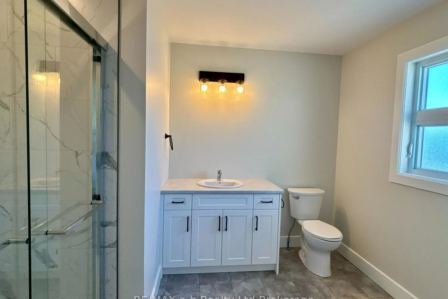 Additional image 11 of 41 Cash Crescent