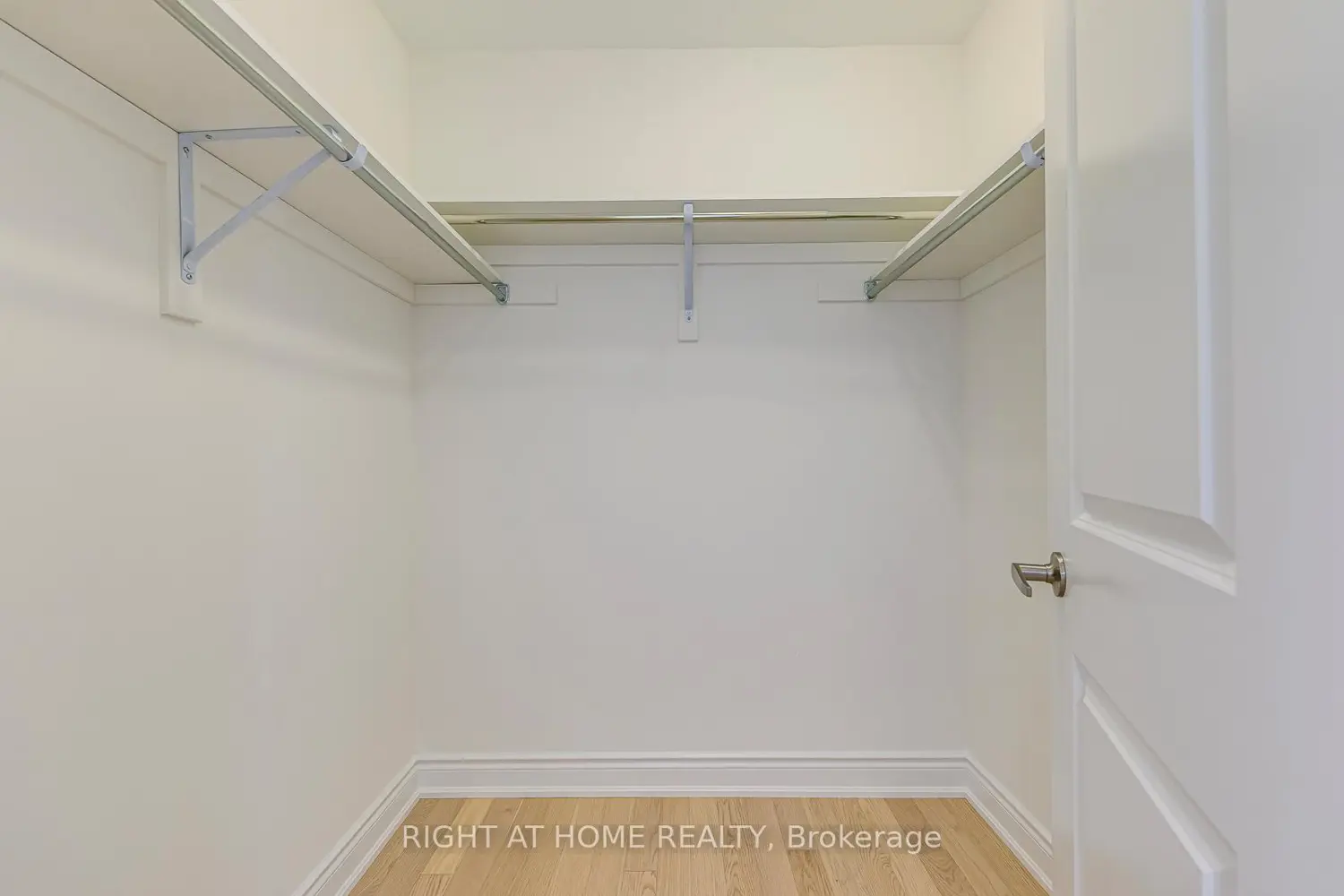 Additional image 10 of 2575 Islington Avenue