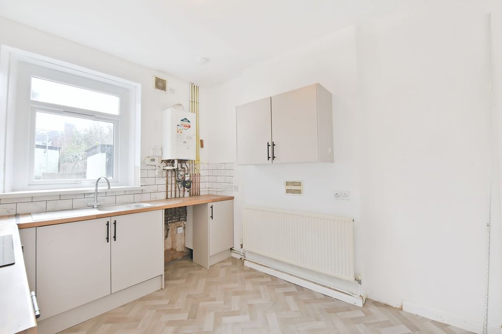 Additional image 8 of 3 bed terraced house to rentSouth Market Street, Newport NP20