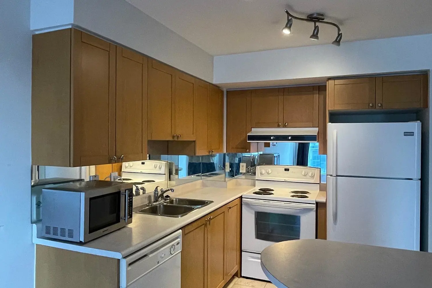 Additional image 4 of 230 King Street 1106