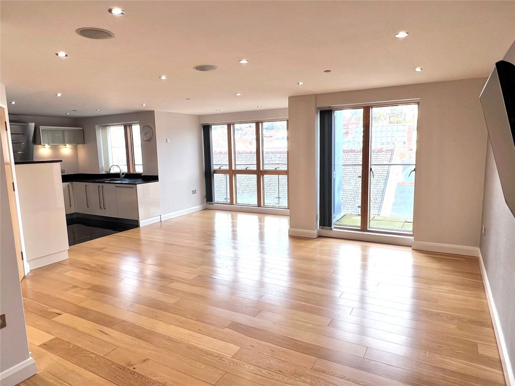 Additional image 5 of 2 bed flat to rentThorngate House, St Swithins Square, Lincoln LN2