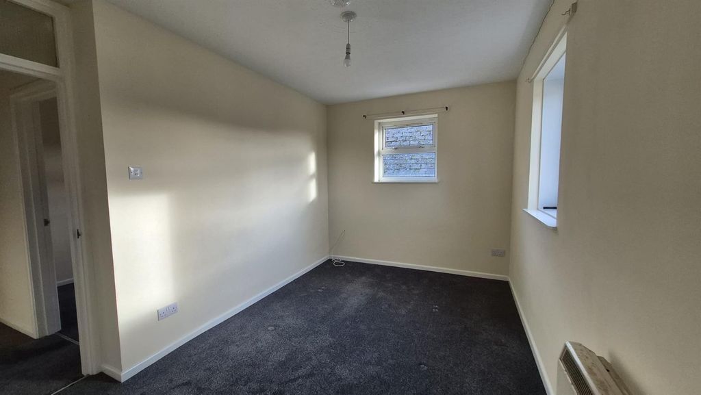 Additional image 7 of 2 bed flat to rentMain Street, Pembroke SA71