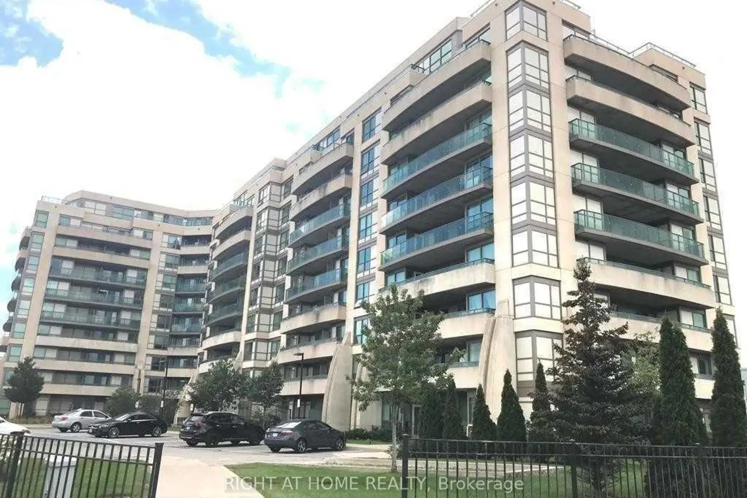 75 Norman Bethune Avenue 221