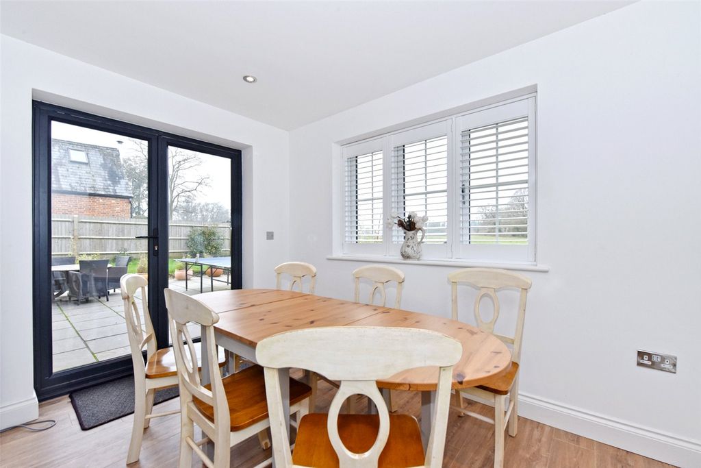 Additional image 7 of 4 bed detached house to rentBinfield Heath, Henley-On-Thames, Oxfordshire RG9