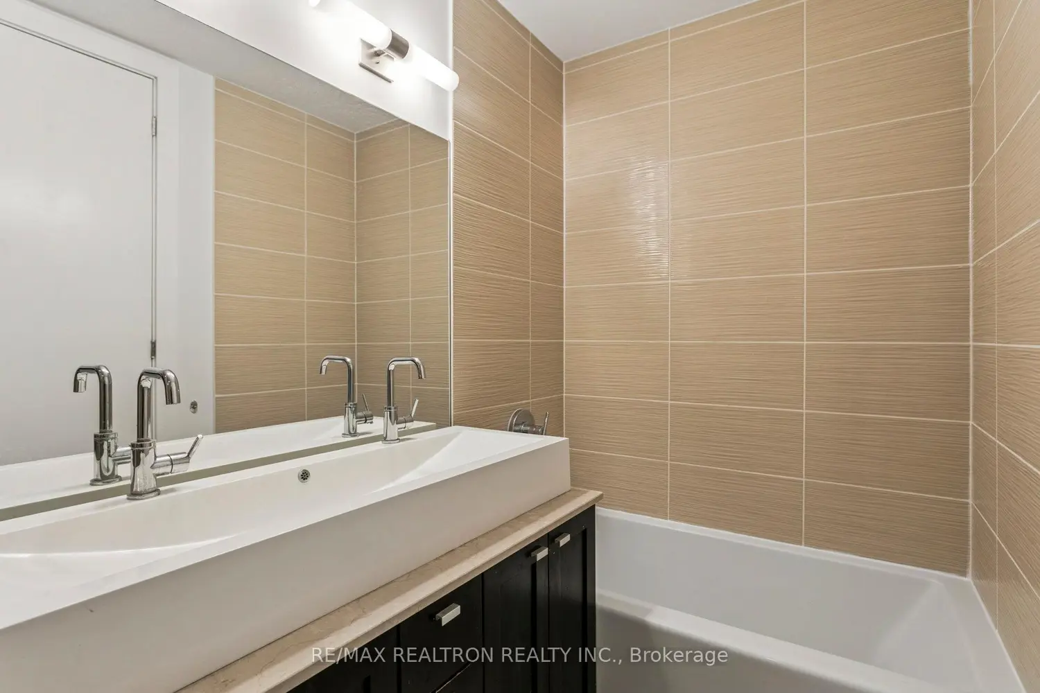 Additional image 14 of 103 The Queensway 2805