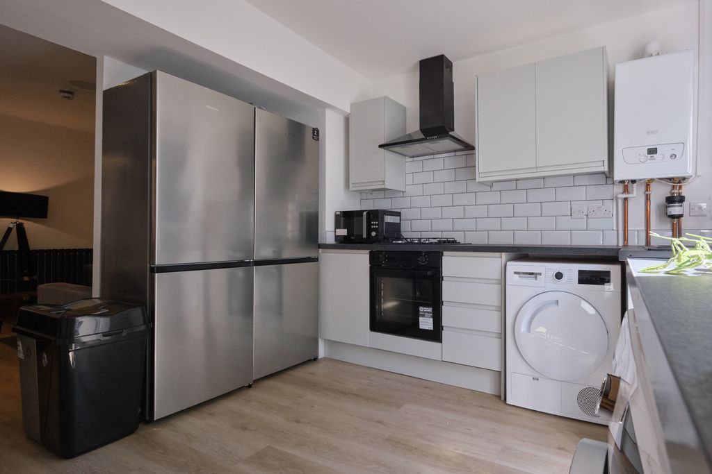 8 bed shared accommodation to rentMansel Street, Swansea SA1 photo 5