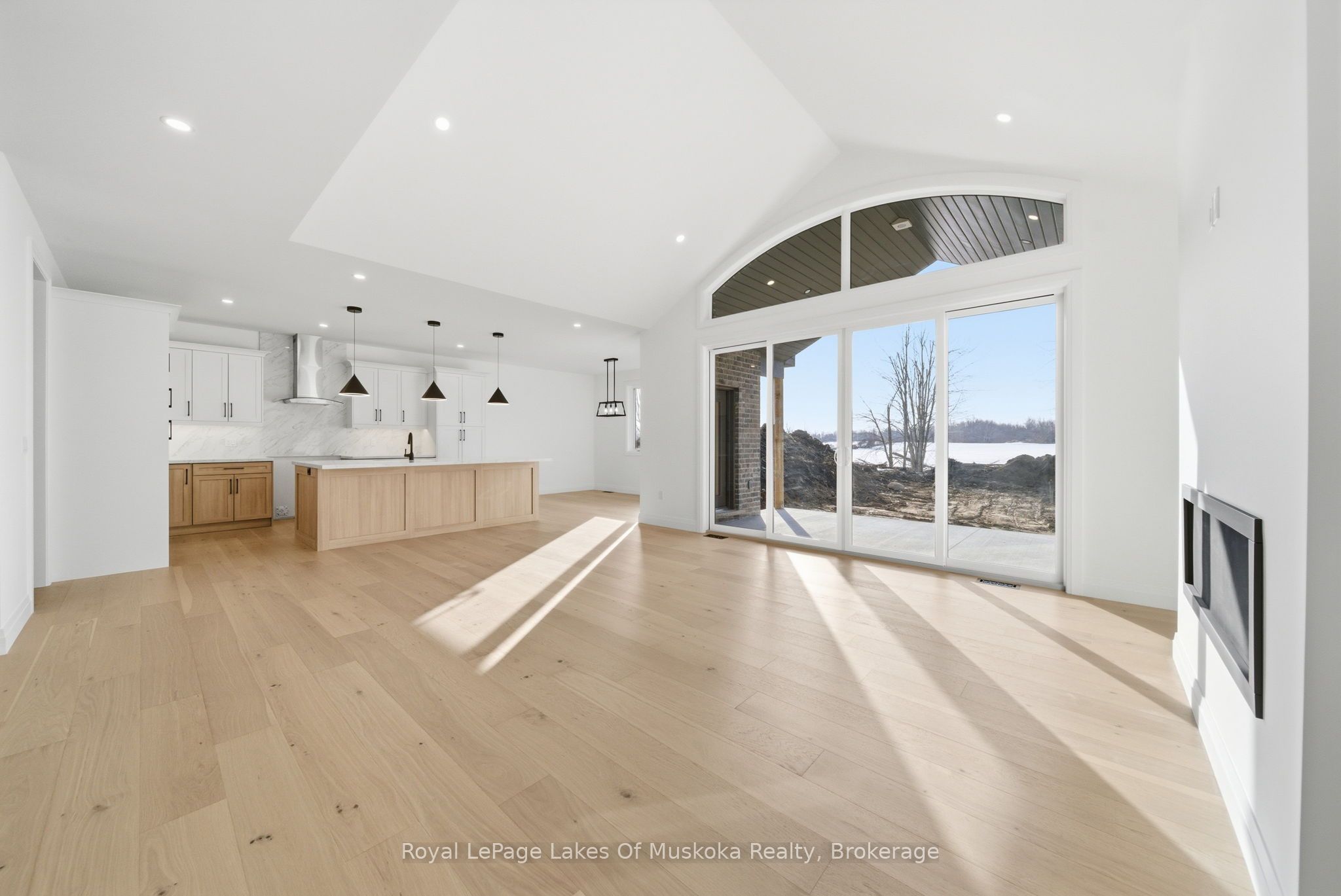 Additional image 4 of 19 Henry Ball Court, Oro-medonte, ON, L0K 2G1