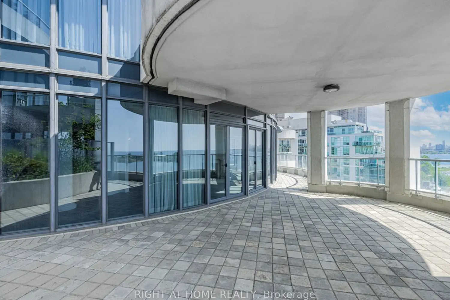 Additional image 20 of 2095 Lake Shore Boulevard Lph19