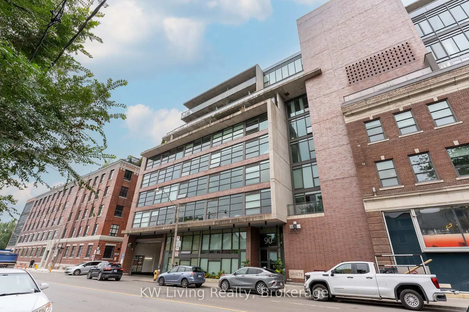 90 Broadview Avenue Lw1