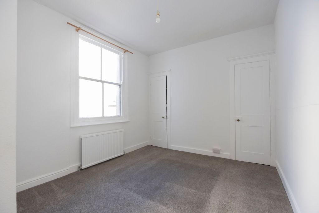 Additional image 2 of Studio to rentSuffolk Square, Cheltenham GL50