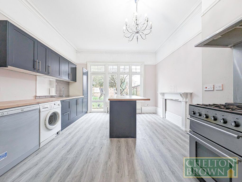 Additional image 2 of 3 bed flat to rentThe Crescent, Northampton NN1