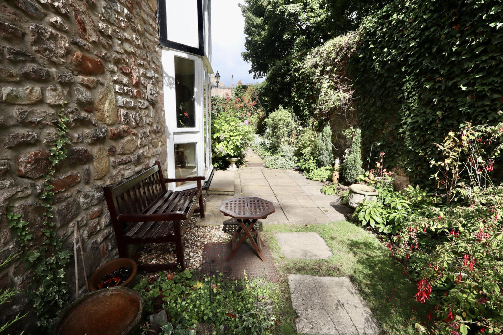 Carlton Court, Wells