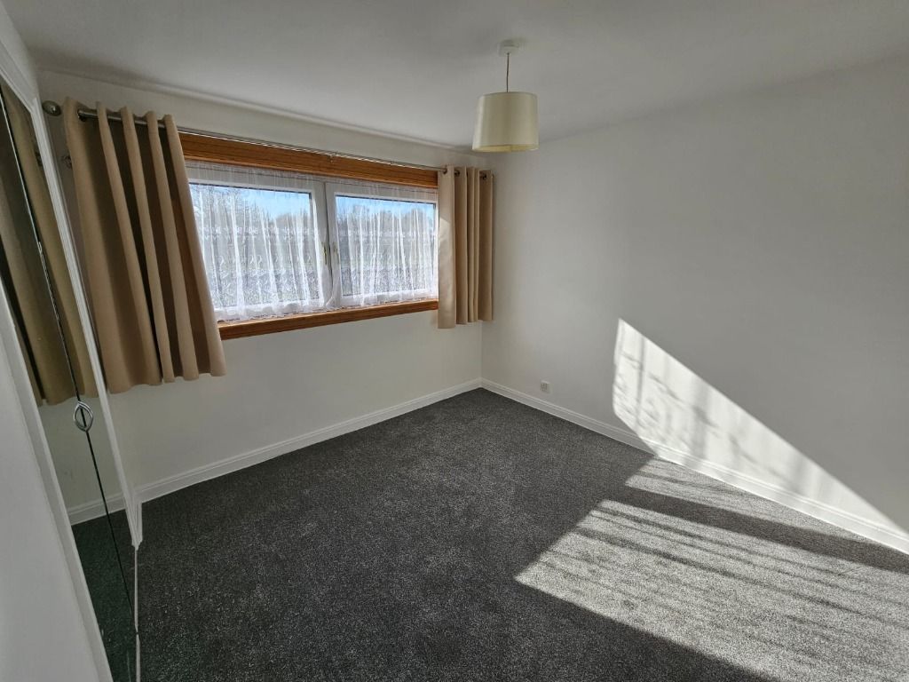 3 bed flat to rentCameron Toll Gardens, Liberton, Edinburgh EH16