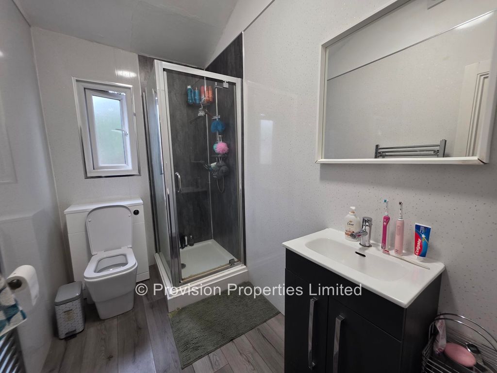 Additional image 7 of 8 bed terraced house to rentAsh Grove, Hyde Park, Leeds LS6