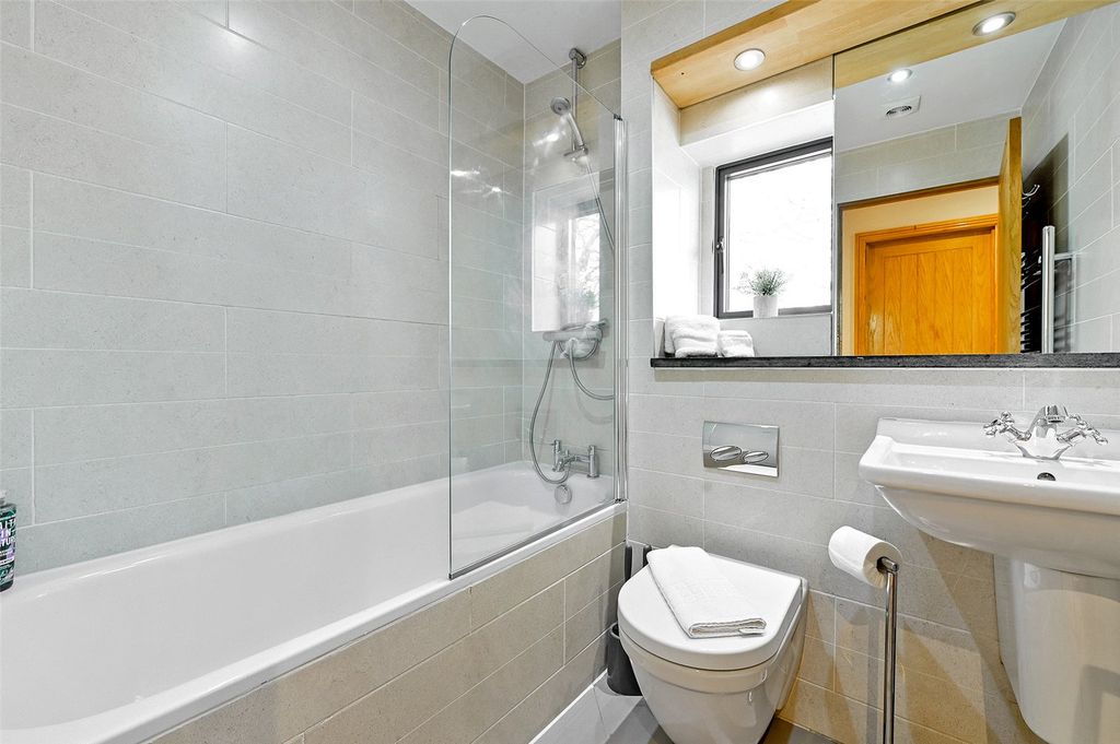 Additional image 15 of 4 bed semi-detached house to rentLuker Avenue, Henley-On-Thames, Oxfordshire RG9