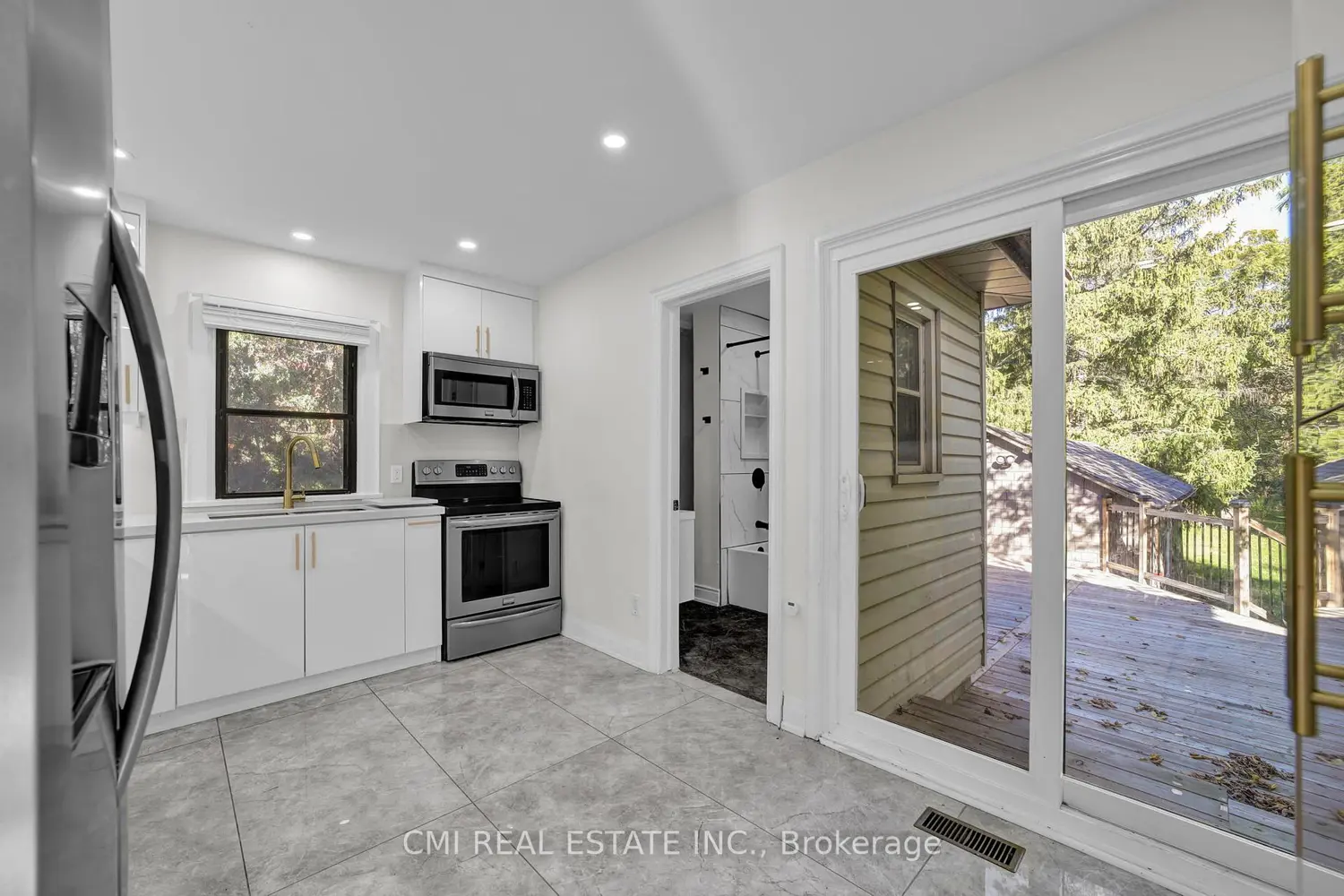 153 Clarence Street photo 5