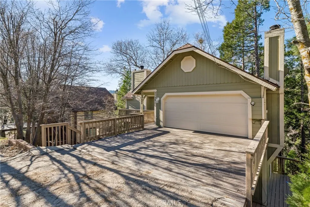 27391 Peninsula Dr, Lake Arrowhead, CA 92352