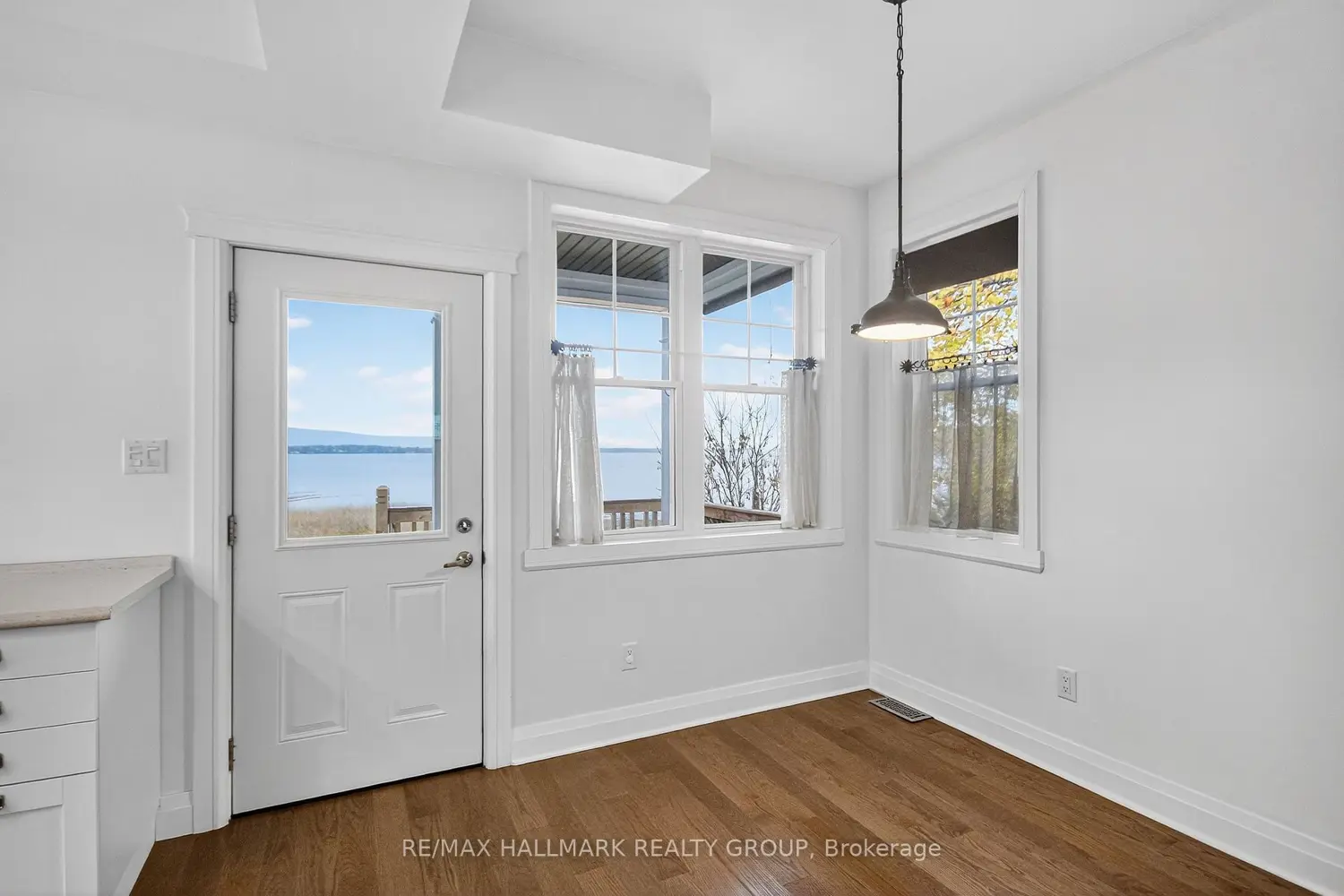 500 Bayview Drive photo 4